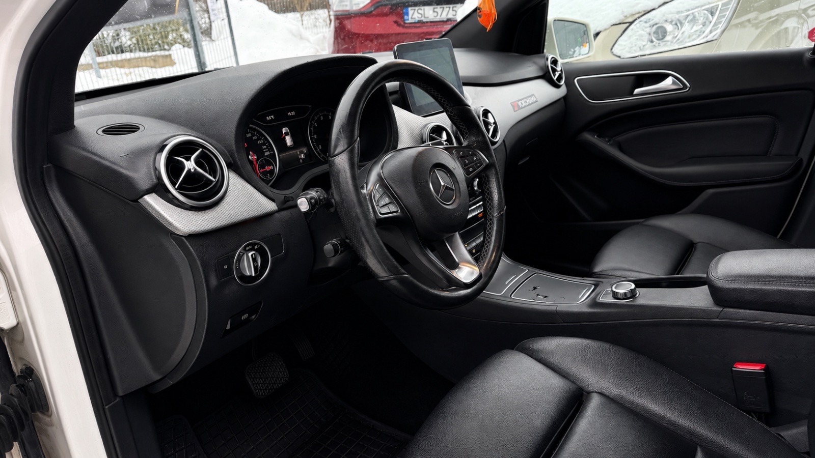 Mercedes-Benz B 250 W246 — zdjęcie 13