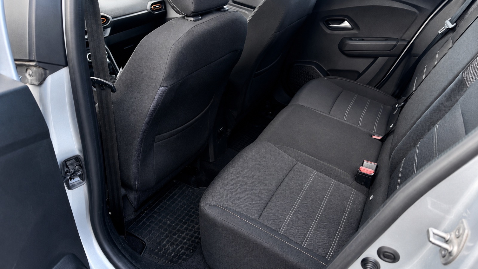 Dacia Sandero — zdjęcie 8